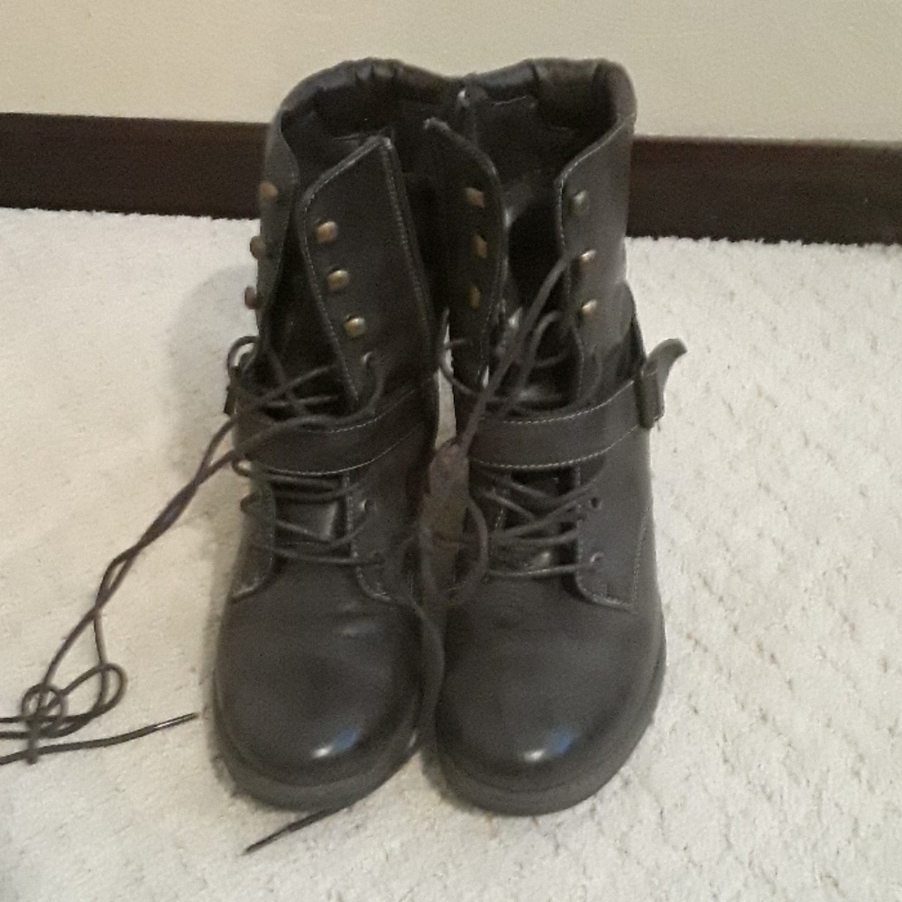 Boots size 7.5 ladies